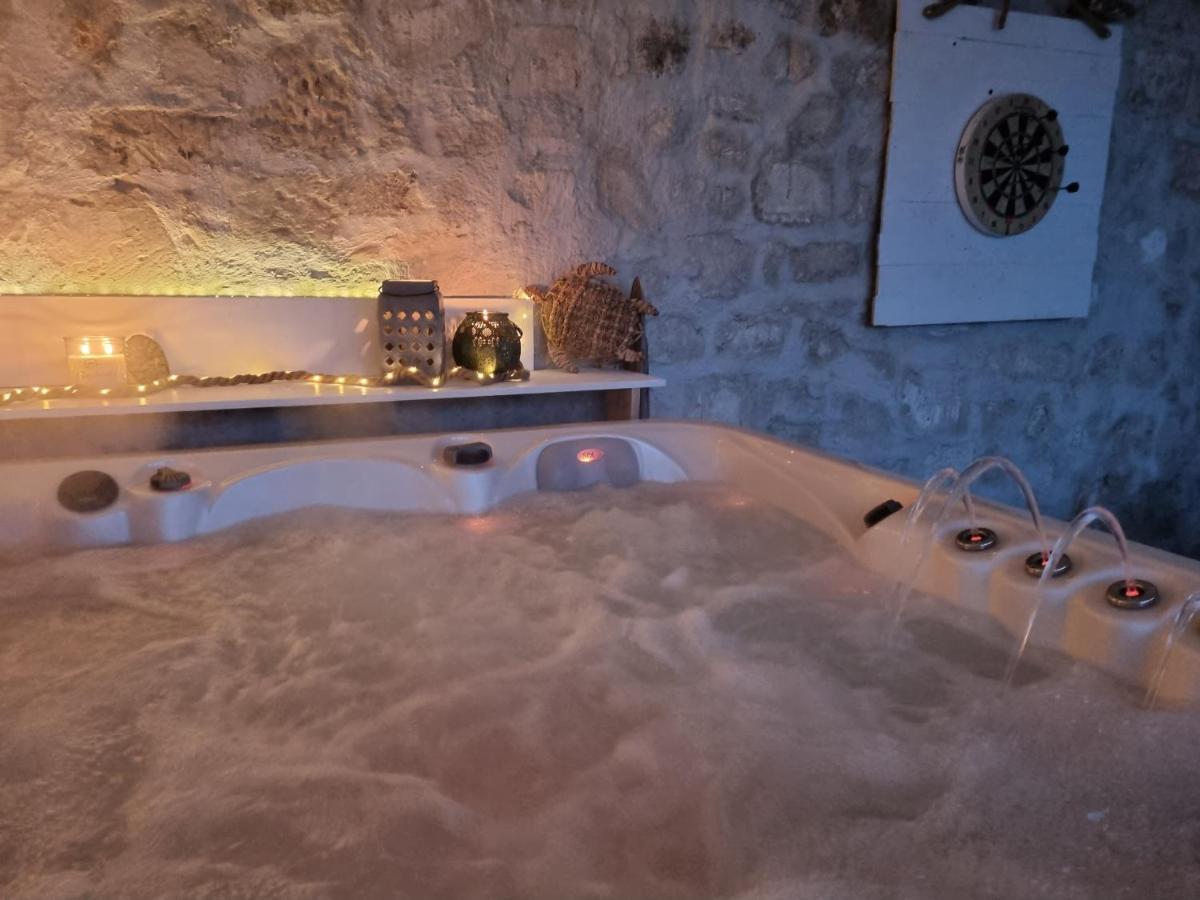 Отель Mazet Provencal Сен-Жиль Экстерьер фото